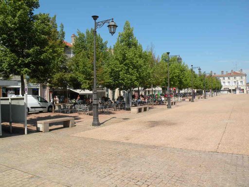  terrasses de cafés sur la place Léopold